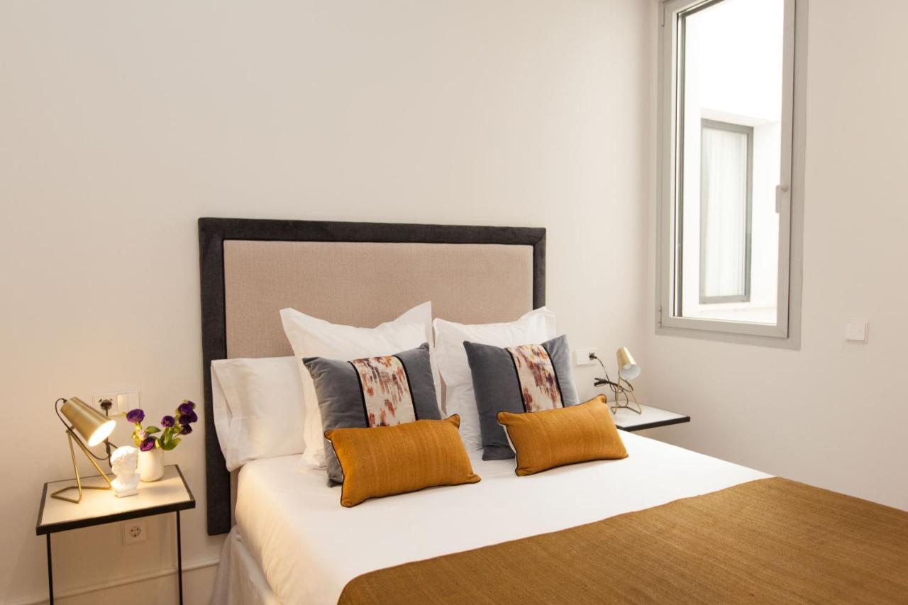 Isg Apartments Cedaceros Sevilla Habitación foto
